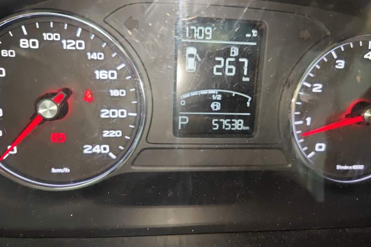 Used Roewe RX5 2018 20T Two-Wheel Drive Automatic Internet Smart Edition Odometer Close Up