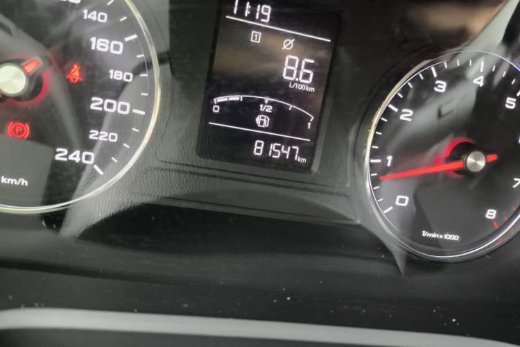 Used Roewe RX5 2018 20T Two-Wheel Drive Manual Flagship Edition Odometer Close Up