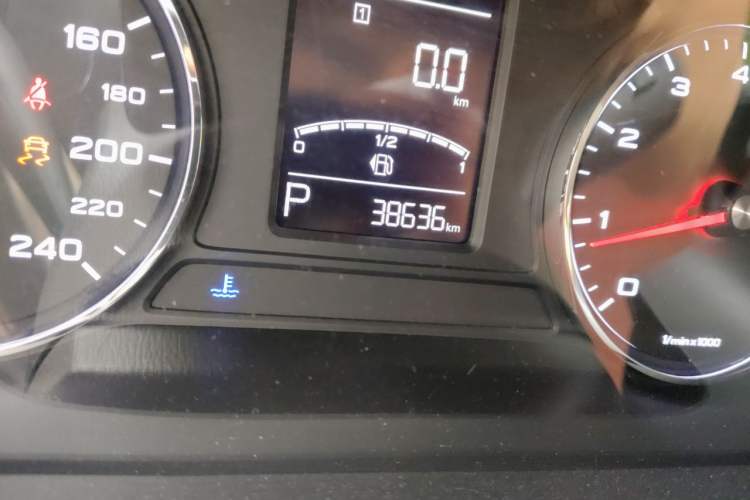 Used Roewe RX5 2018 20T Two-Wheel Drive Automatic Flagship Edition Odometer Close Up
