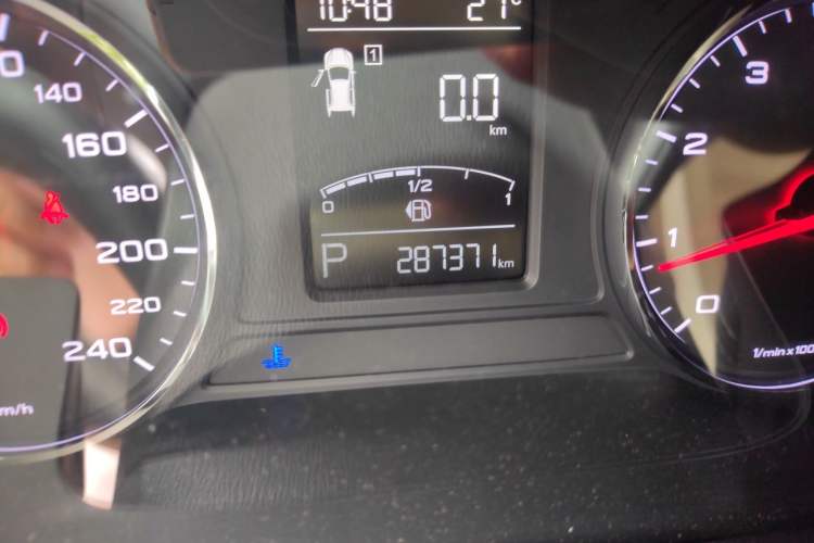 Used Roewe RX5 2018 20T Two-Wheel Drive Automatic Internet Smart Edition Odometer Close Up