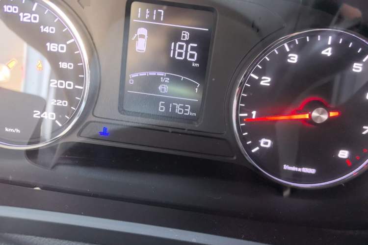 Used Roewe RX5 2018 20T Two-Wheel Drive Manual Flagship Edition Odometer Close Up