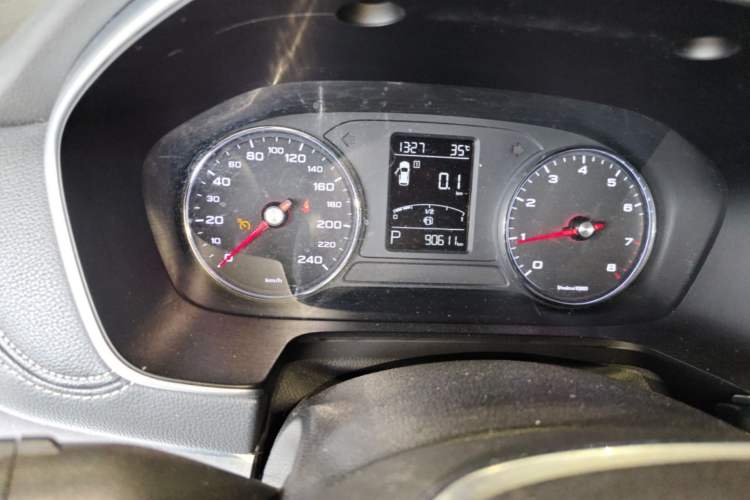 Used Roewe RX5 2018 20T Two-Wheel Drive Automatic Internet Smart Edition Odometer Close Up