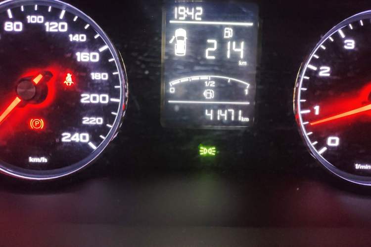 Used Roewe RX5 2018 20T Two-Wheel Drive Manual Flagship Edition Odometer Close Up