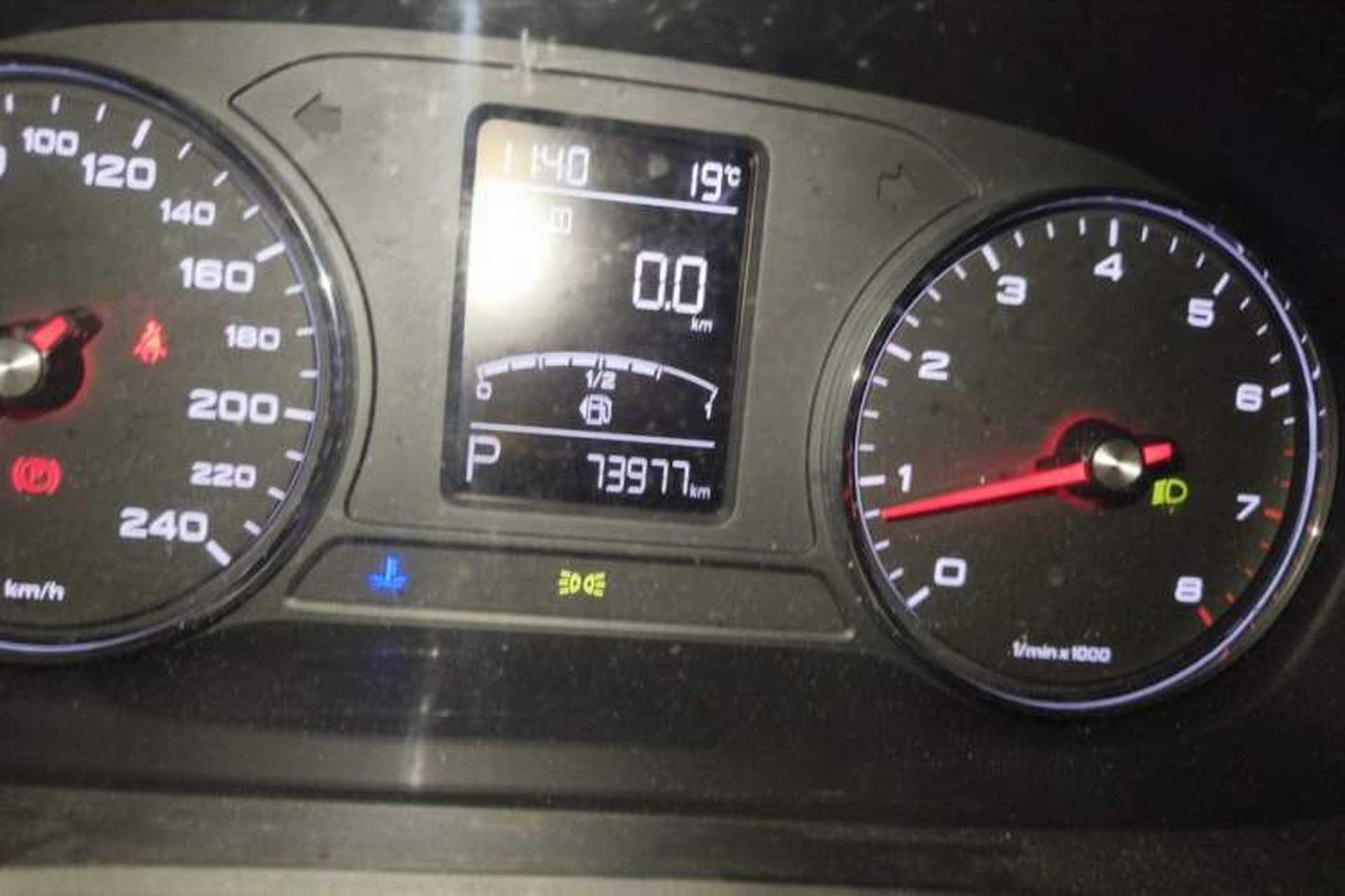 Used Roewe RX5 2018 20T Two-Wheel Drive Automatic Internet Smart Edition Odometer Close Up