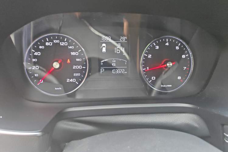 Used Roewe RX5 2018 20T Two-Wheel Drive Automatic Internet Smart Edition Odometer Close Up