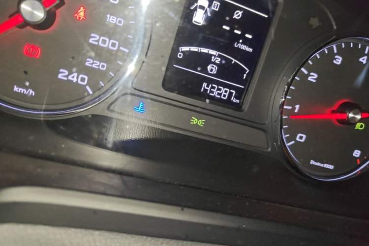 Used Roewe RX5 2018 20T Two-Wheel Drive Manual Flagship Edition Odometer Close Up