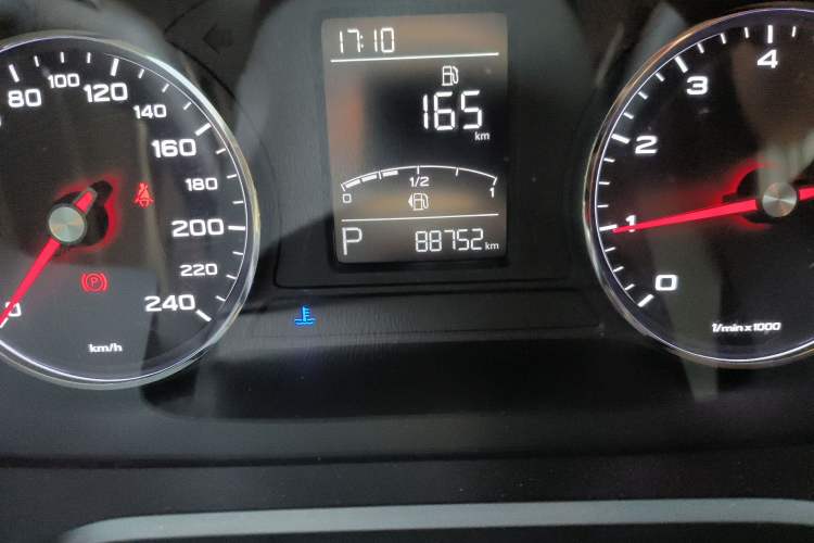 Used Roewe RX5 2018 20T Two-Wheel Drive Automatic Flagship Edition Odometer Close Up