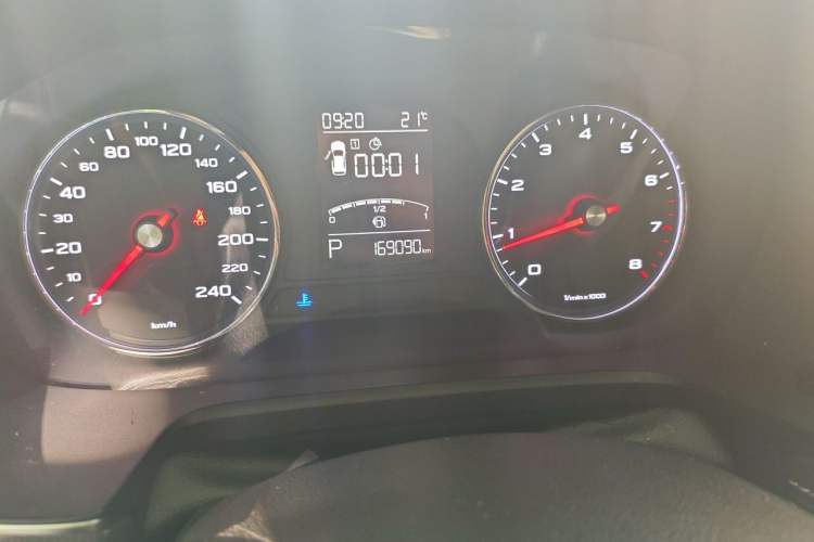 Used Roewe RX5 2018 20T Two-Wheel Drive Automatic Internet Smart Luxury Edition Odometer Close Up