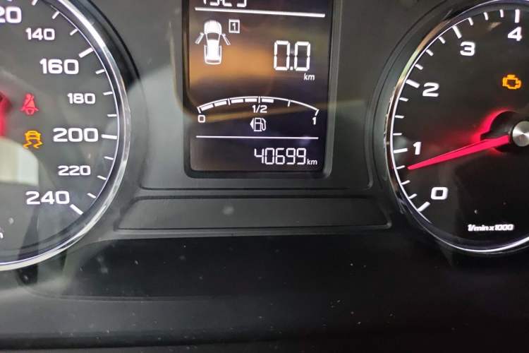 Used Roewe RX5 2018 20T Two-Wheel Drive Manual Flagship Edition Odometer Close Up