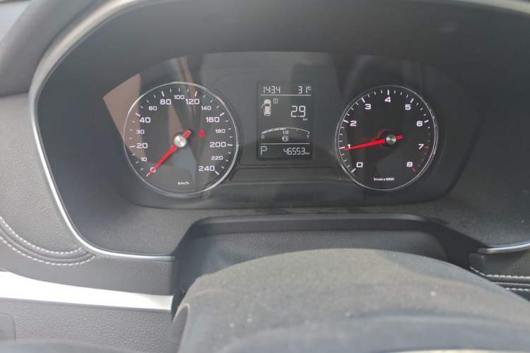 Used Roewe RX5 2018 20T Two-Wheel Drive Automatic Internet Smart Edition Odometer Close Up