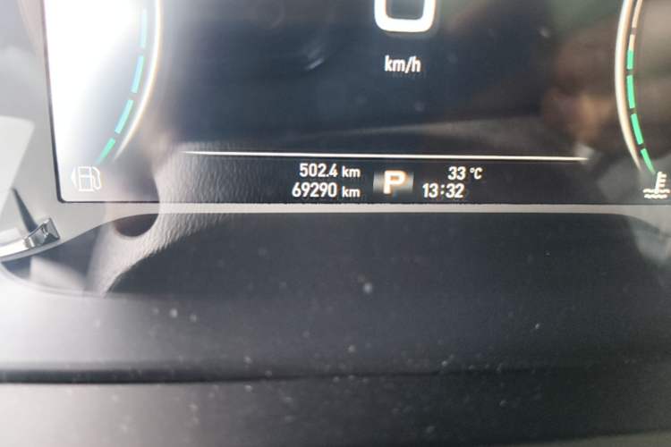 Used Roewe RX5 2018 30T Two-Wheel Drive Automatic Internet Platinum Edition Odometer Close Up