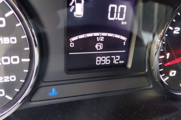 Used Roewe RX5 2018 20T Two-Wheel Drive Manual Internet Smart Edition Odometer Close Up