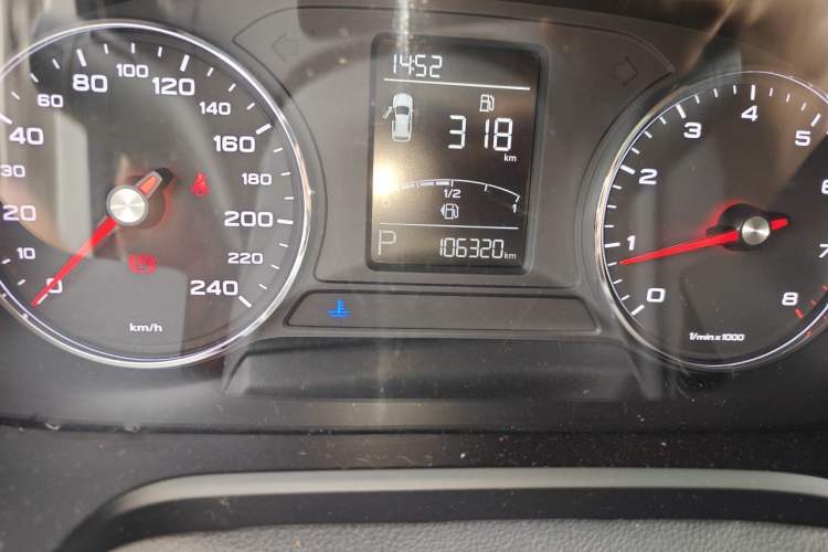 Used Roewe RX5 2018 20T Two-Wheel Drive Automatic Flagship Edition Odometer Close Up