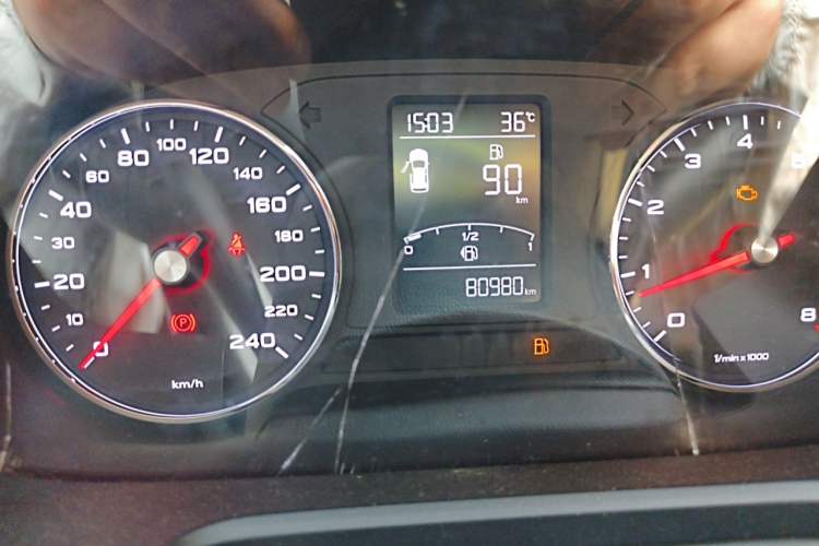Used Roewe RX5 2018 20T Two-Wheel Drive Manual Internet Smart Edition Odometer Close Up