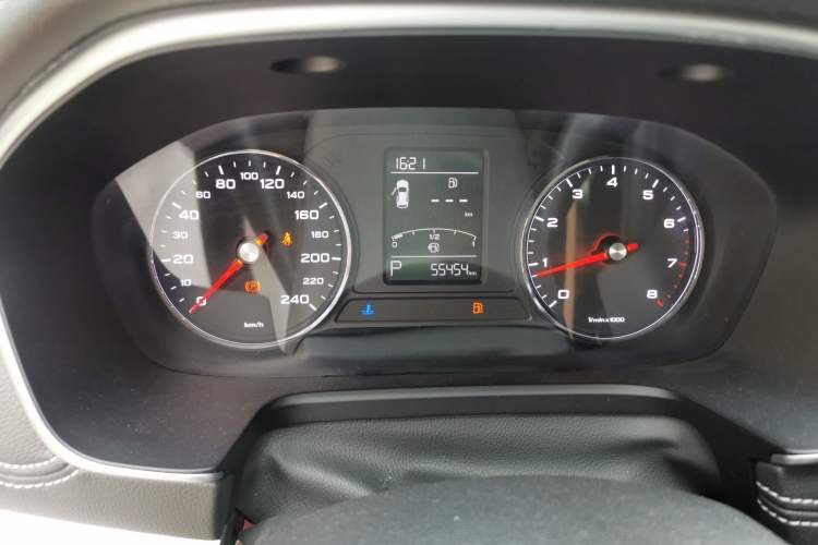Used Roewe RX5 2018 20T Two-Wheel Drive Automatic Flagship Edition Odometer Close Up
