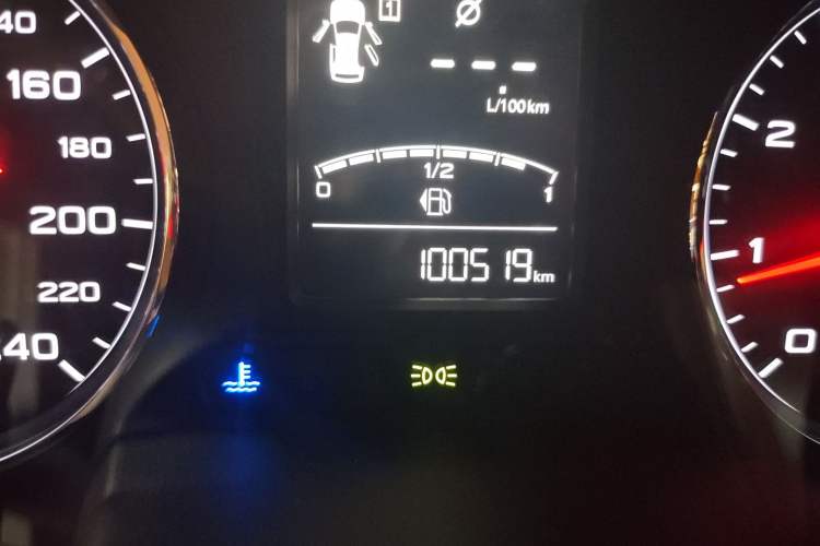 Used Roewe RX5 2018 20T Two-Wheel Drive Manual Flagship Edition Odometer Close Up