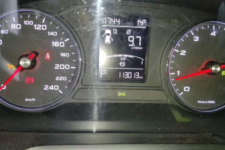 Used Roewe RX5 2018 20T Two-Wheel Drive Automatic Internet Smart Edition Odometer Close Up