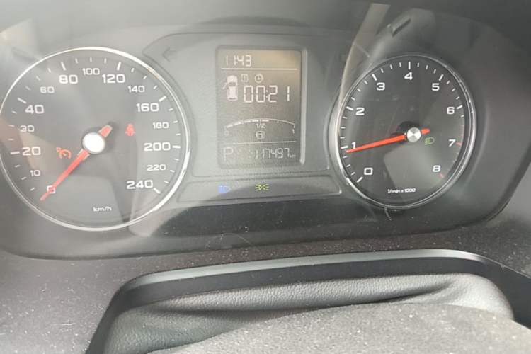 Used Roewe RX5 2018 20T Two-Wheel Drive Automatic Flagship Edition Odometer Close Up