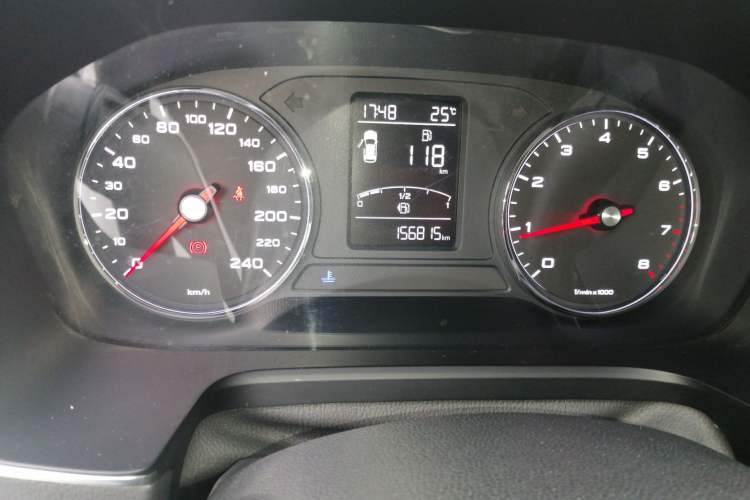 Used Roewe RX5 2018 20T Two-Wheel Drive Manual Internet Smart Edition Odometer Close Up