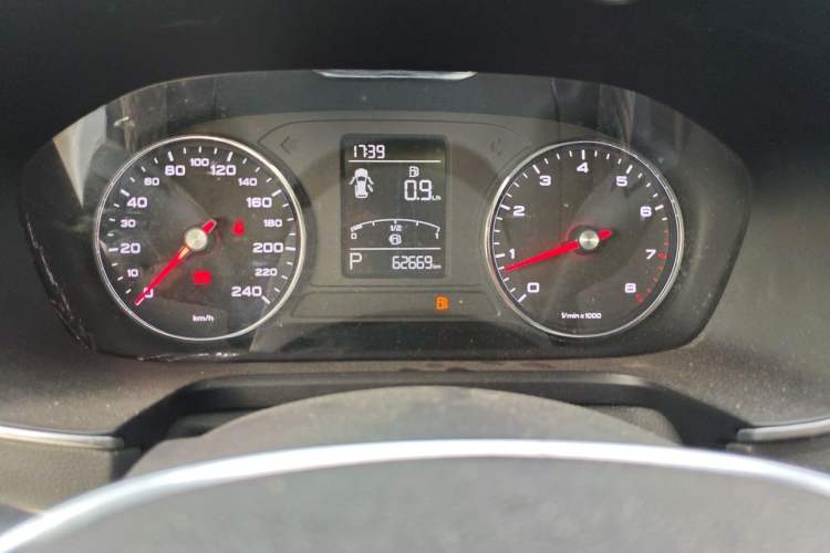 Used Roewe RX5 2018 20T Two-Wheel Drive Automatic Flagship Edition Odometer Close Up