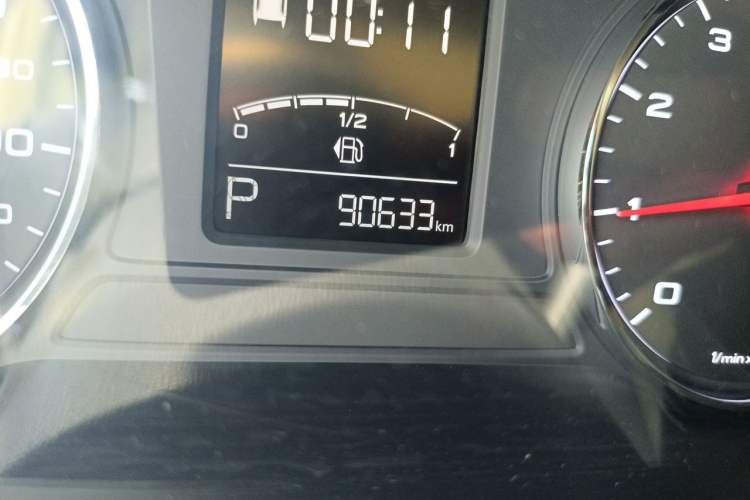 Used Roewe RX5 2018 20T Two-Wheel Drive Automatic Flagship Edition Odometer Close Up