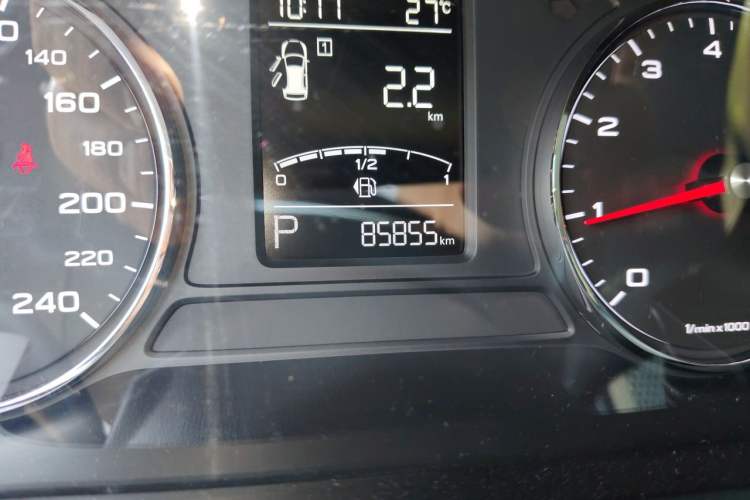 Used Roewe RX5 2018 20T Two-Wheel Drive Automatic Internet Smart Edition Odometer Close Up