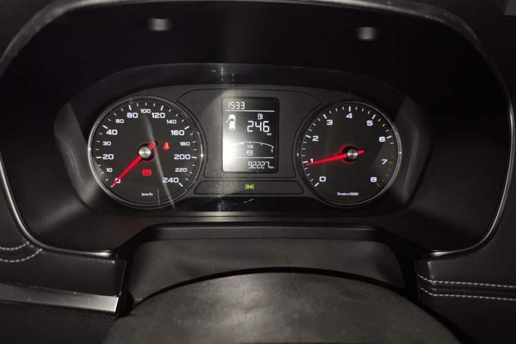 Used Roewe RX5 2018 20T Two-Wheel Drive Manual Flagship Edition Odometer Close Up