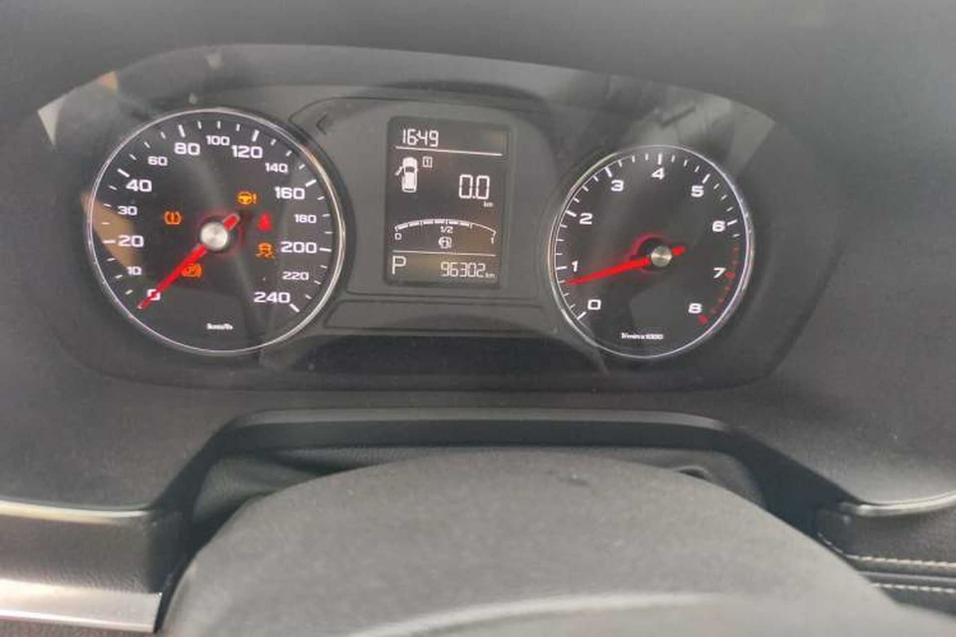 Used Roewe RX5 2018 20T Two-Wheel Drive Automatic Flagship Edition Odometer Close Up