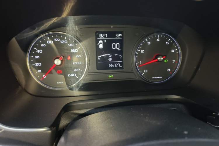 Used Roewe RX5 2018 20T Two-Wheel Drive Manual Internet Elite Edition Odometer Close Up