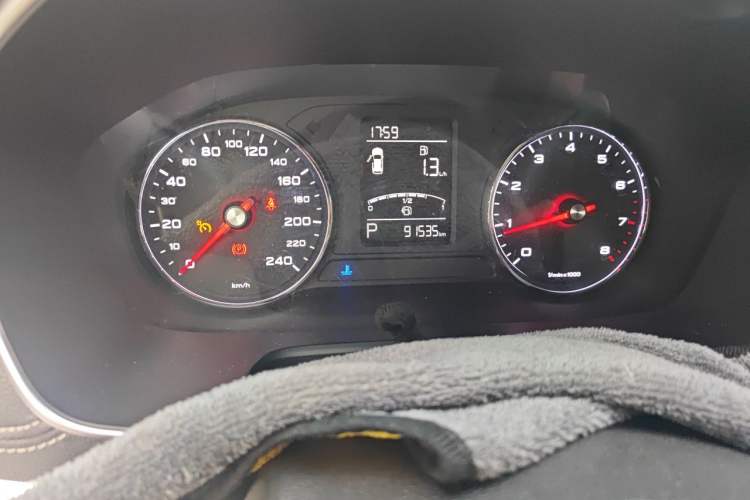 Used Roewe RX5 2018 20T Two-Wheel Drive Automatic Flagship Edition Odometer Close Up