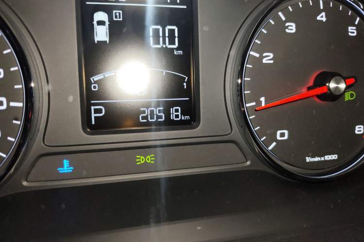 Used Roewe RX5 2018 20T Two-Wheel Drive Automatic Internet Smart Edition Odometer Close Up