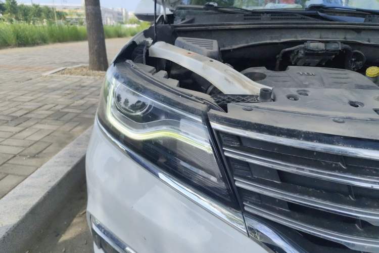 Used Roewe RX5 2018 20T Two-Wheel Drive Manual Flagship Edition Right Front Headlight