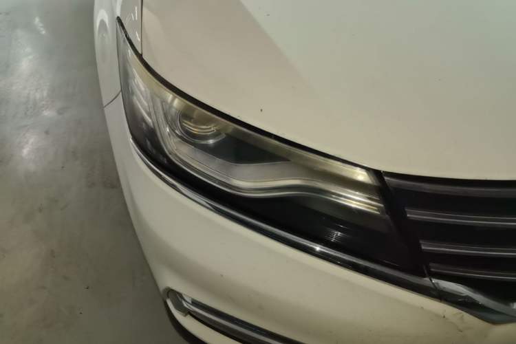 Used Roewe RX5 2018 30T Two-Wheel Drive Automatic Internet Smart Edition Right Front Headlight