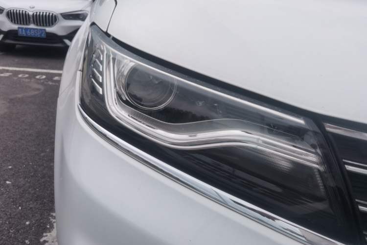 Used Roewe RX5 2018 20T Two-Wheel Drive Automatic Internet Smart Edition Right Front Headlight