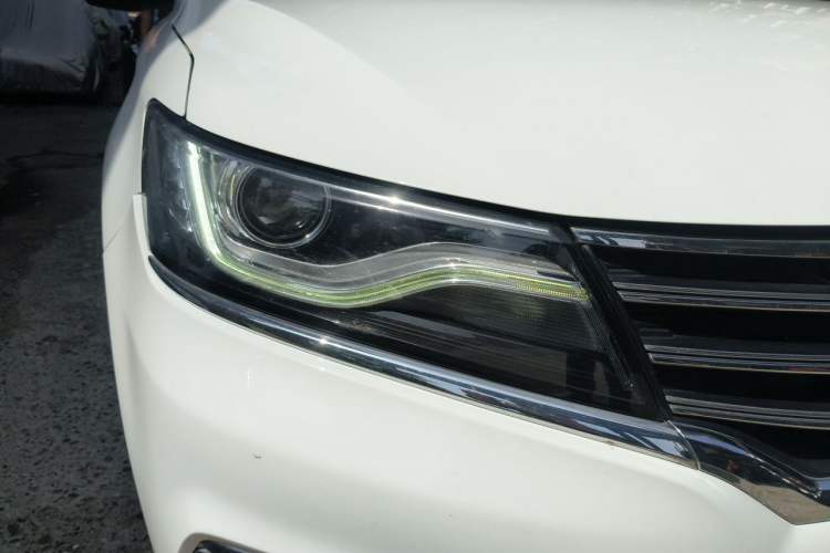 Used Roewe RX5 2018 20T Two-Wheel Drive Automatic Internet Smart Edition Right Front Headlight