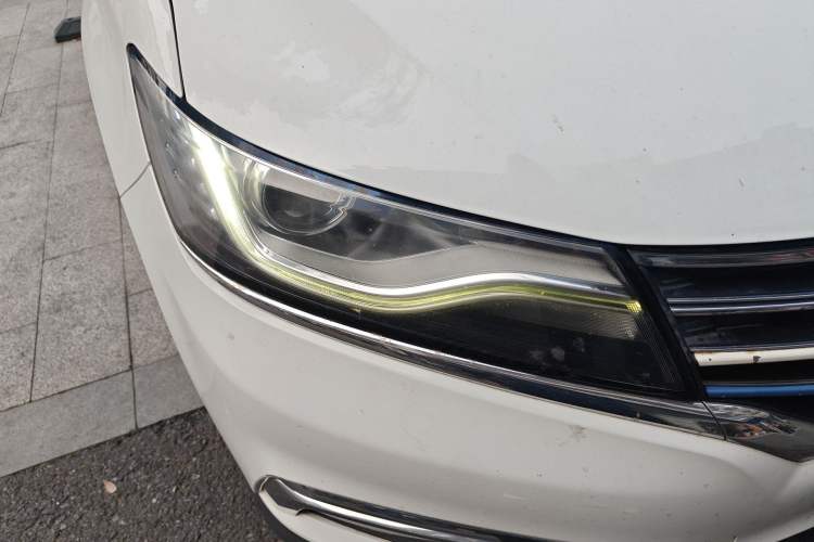 Used Roewe RX5 2018 20T Two-Wheel Drive Automatic Internet Smart Edition Right Front Headlight