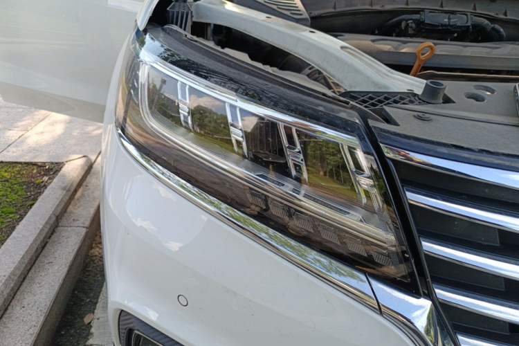 Used Roewe RX5 2018 30T Two-Wheel Drive Automatic Internet Platinum Edition Right Front Headlight