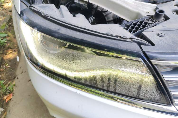 Used Roewe RX5 2018 20T Two-Wheel Drive Manual Flagship Edition Right Front Headlight