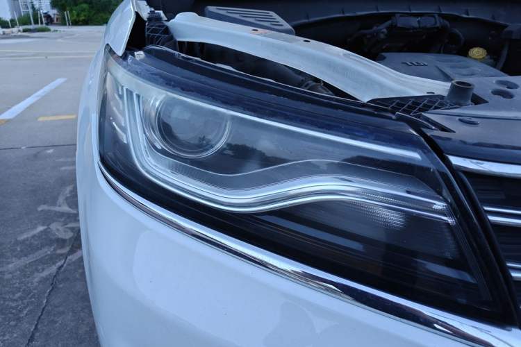 Used Roewe RX5 2018 20T Two-Wheel Drive Automatic Internet Smart Edition Right Front Headlight