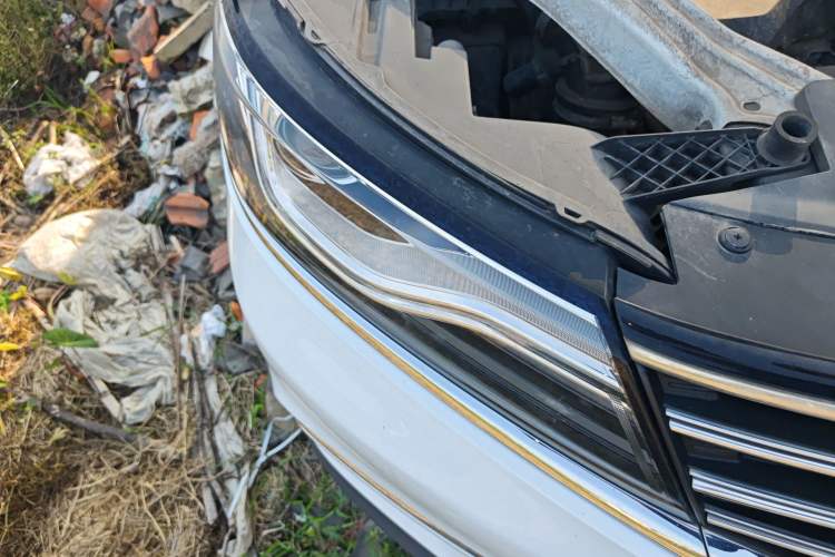 Used Roewe RX5 2018 20T Two-Wheel Drive Manual Flagship Edition Right Front Headlight