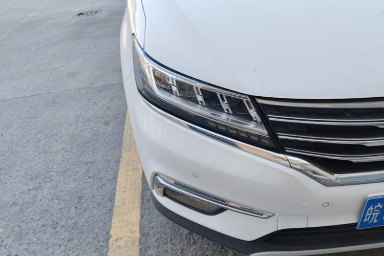 Used Roewe RX5 2018 20T Two-Wheel Drive Manual Internet Elite Edition Right Front Headlight