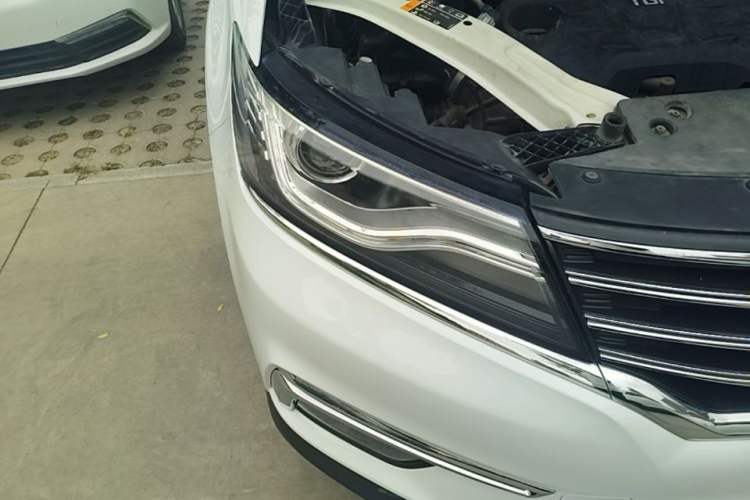 Used Roewe RX5 2018 20T Two-Wheel Drive Manual Flagship Edition Right Front Headlight