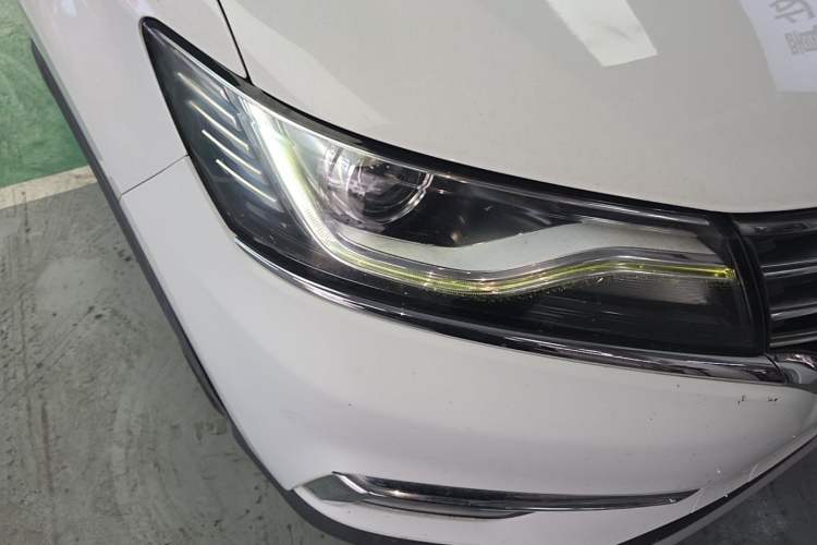 Used Roewe RX5 2018 20T Two-Wheel Drive Automatic Internet Smart Edition Right Front Headlight
