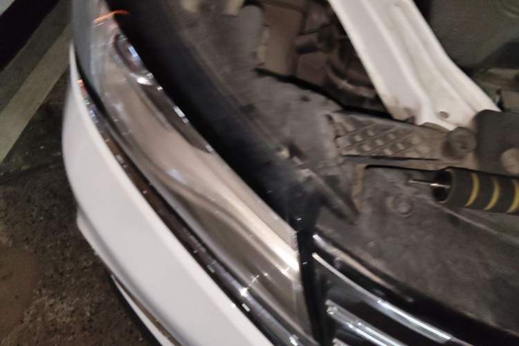 Used Roewe RX5 2018 20T Two-Wheel Drive Manual Flagship Edition Right Front Headlight