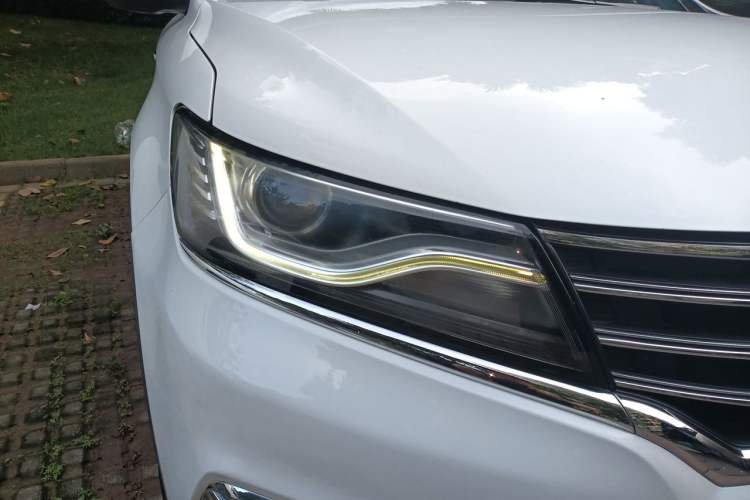 Used Roewe RX5 2018 20T Two-Wheel Drive Automatic Internet Smart Edition Right Front Headlight