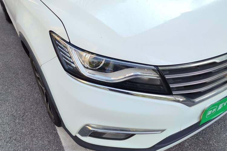 Used Roewe RX5 2018 20T Two-Wheel Drive Manual Internet Smart Edition Right Front Headlight