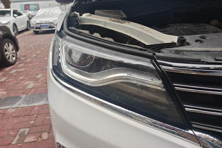 Used Roewe RX5 2018 20T Two-Wheel Drive Automatic Flagship Edition Right Front Headlight