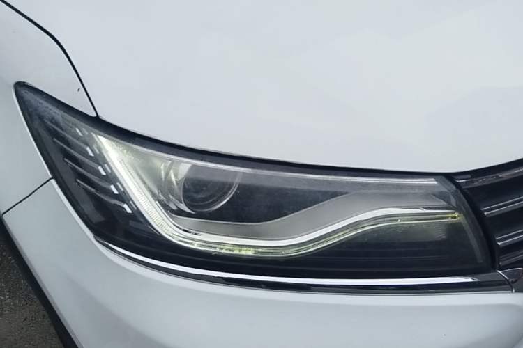 Used Roewe RX5 2018 20T Two-Wheel Drive Automatic Flagship Edition Right Front Headlight