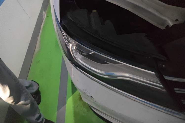 Used Roewe RX5 2018 20T Two-Wheel Drive Manual Internet Smart Edition Right Front Headlight