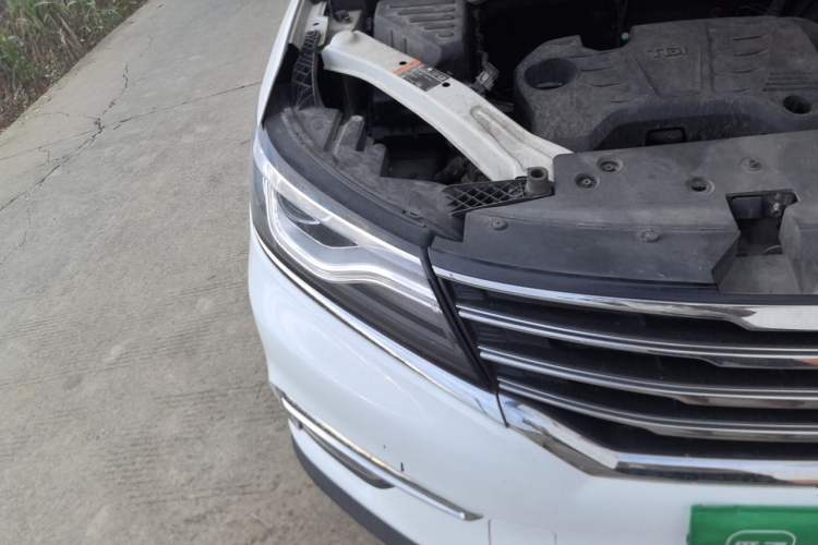 Used Roewe RX5 2018 20T Two-Wheel Drive Automatic Internet Smart Edition Right Front Headlight